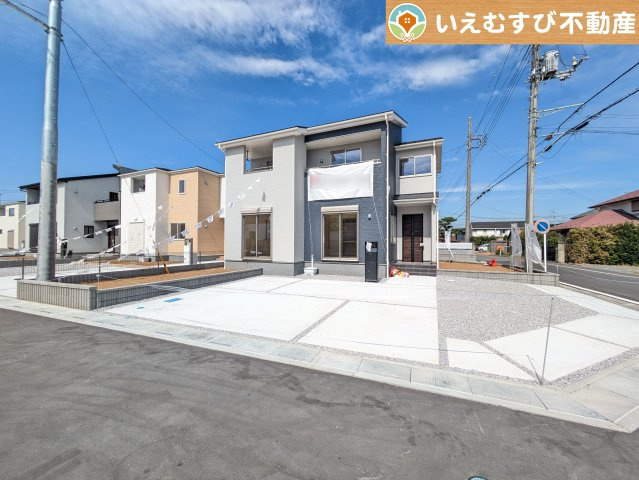 Livele Garden.S　行田城西第2の駐車場|並列4台駐車可能なゆとりのカースペース
複数台車をお持ちでも、お友達が遊びに来てもゆとりの駐車スペース！