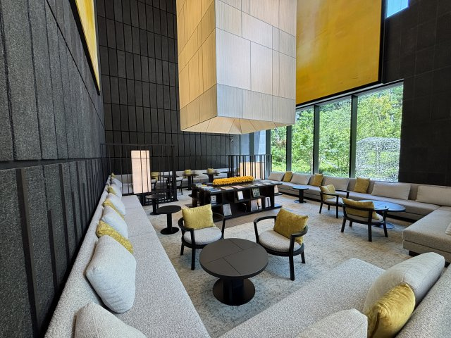 Brillia Tower 箕面船場（ブリリアタワー箕面船場）TOP OF THE HILLのロビー