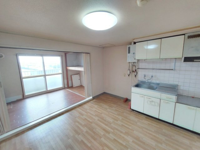 富士マンション若竹　403号室の居間・リビング|6帖