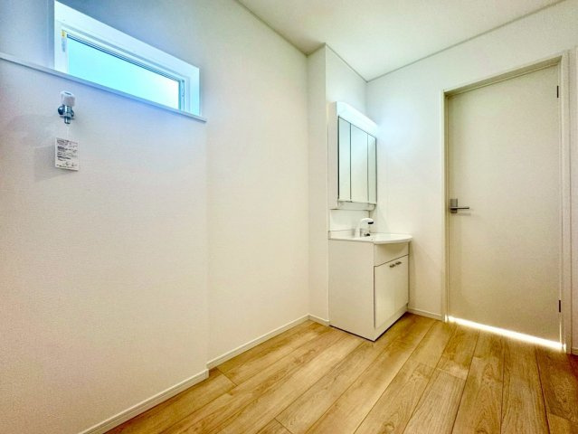 【洋室】Ｃｒａｄｌｅ　ｇａｒｄｅｎ坂井市春江町正蓮花第１　全１棟