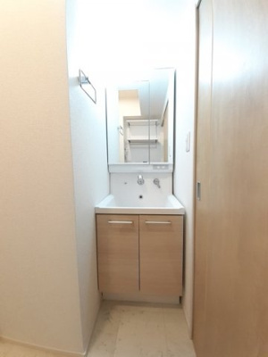 【洗面所】 | アンドザブルーⅡ1KSW | スペースが確保できる洗面所です