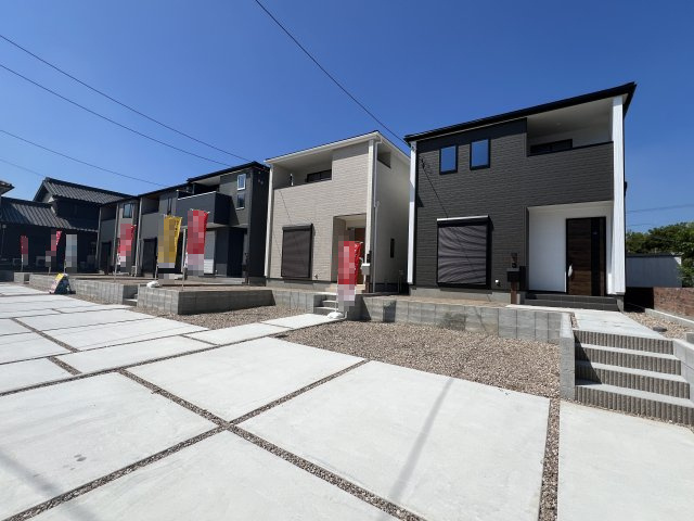 碧南市沢渡町　新築分譲　1号棟の前面道路含む現地写真