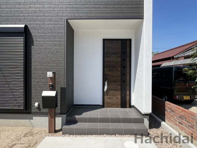 碧南市沢渡町　新築分譲　1号棟のエントランス