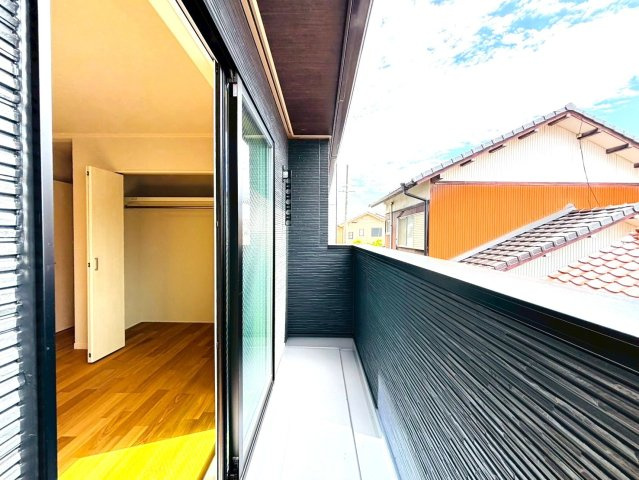 新築戸建　大垣市藤江町　全1区画分譲のバルコニー|バルコニーは南向きで洗濯物もよく乾きます！