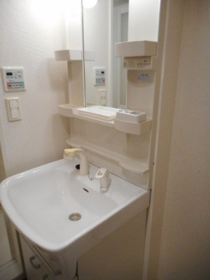 【洗面所】 | レジデンスひらお1KO | 明るい洗面所です