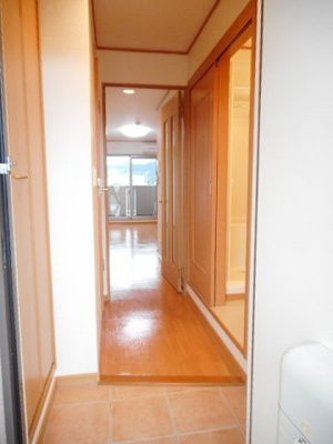 【玄関】 | レジデンスひらお1KO | 明るい玄関です