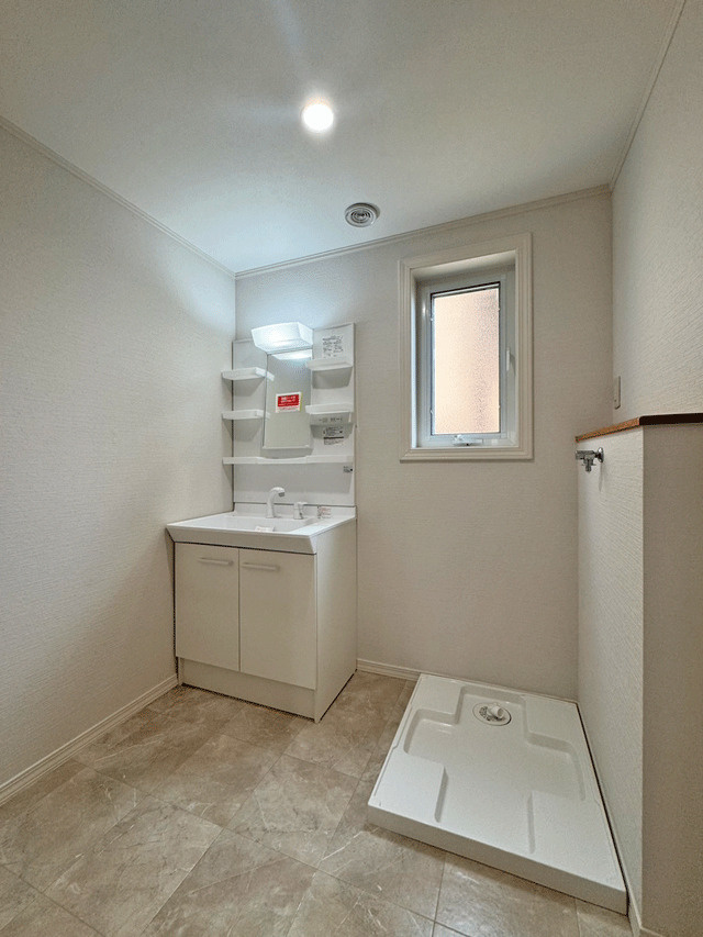 名取市ゆりが丘4丁目の独立洗面台