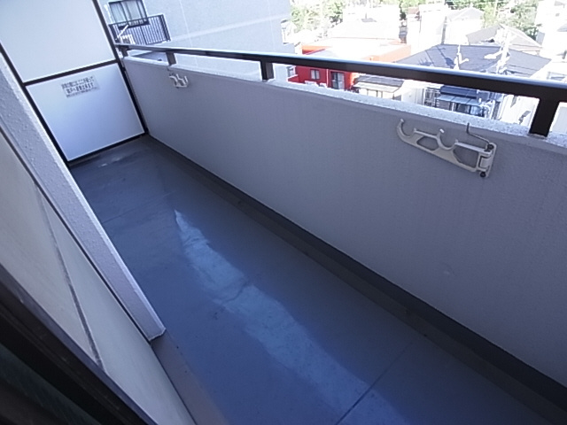 神戸市兵庫区門口町の賃貸マンションのバルコニー