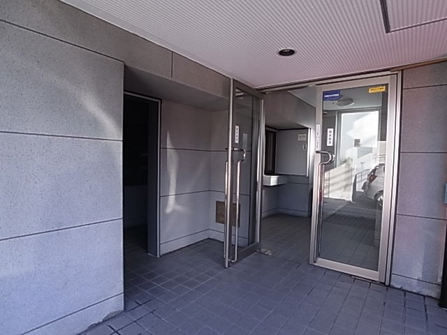 神戸市兵庫区門口町の賃貸マンションのエントランス