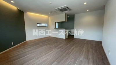 【居間・リビング】 | 御厨１丁目貸家ガレージハウス