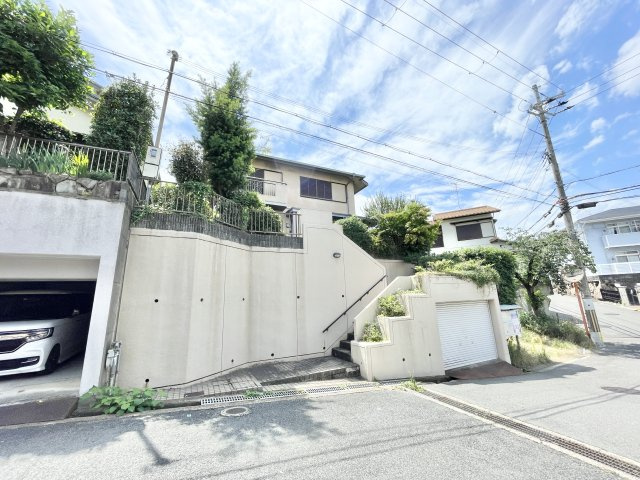 枚方市山之上北町　中古一戸建ての外観|外観もきれいです