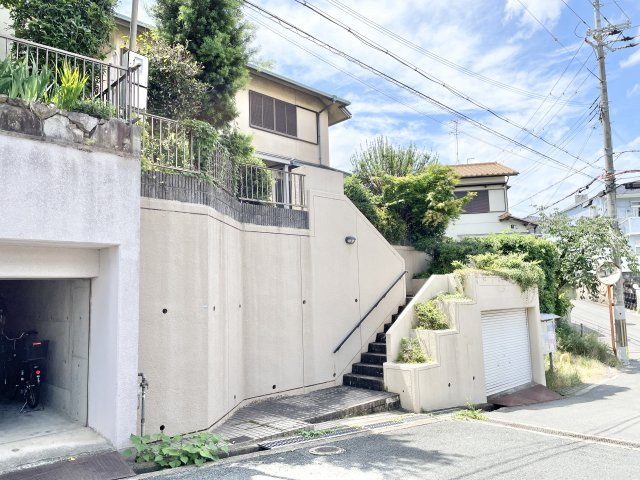 枚方市山之上北町　中古一戸建ての外観|きれいな外観です