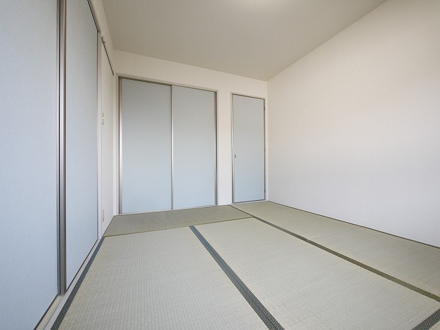 ビレッジ堀川Aの和室