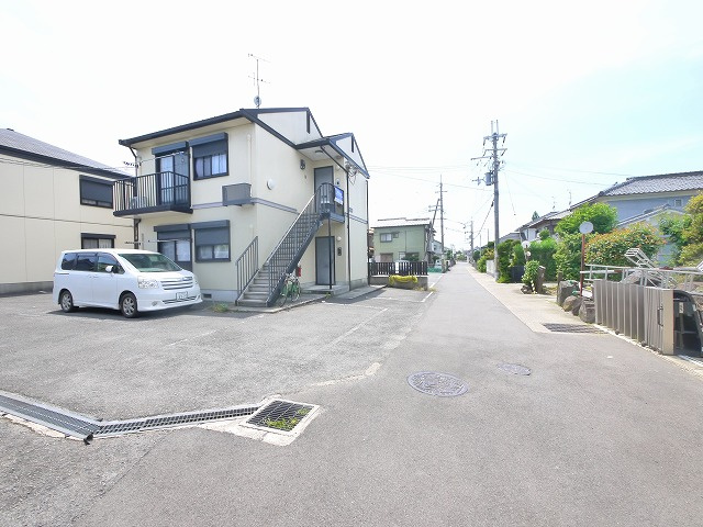 ビレッジ堀川Aの駐車場