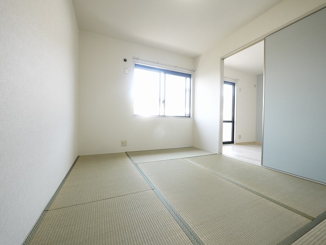 ビレッジ堀川Aの和室