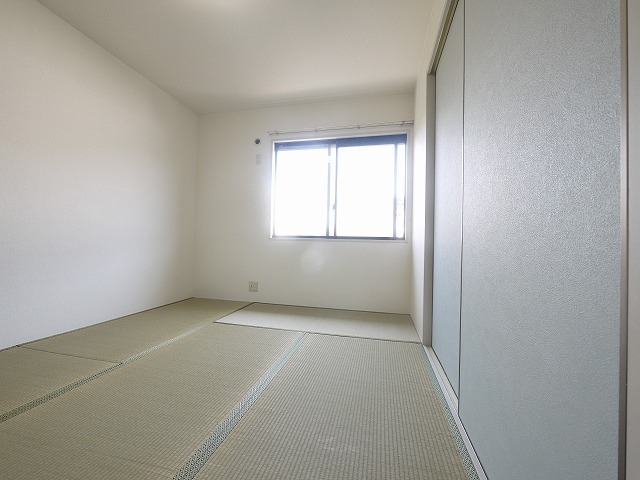 ビレッジ堀川Aの和室