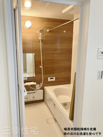 碧南市沢渡町の浴室|浴室暖房衣類乾燥機を完備。浴室でふんわり衣類乾燥もできるから、花粉の季節も安心です