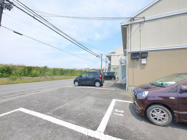 ヴィラージュ堀川Aの駐車場