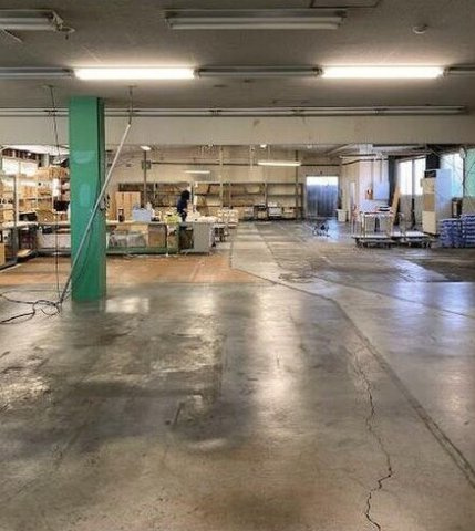 法枝町貸倉庫の内装