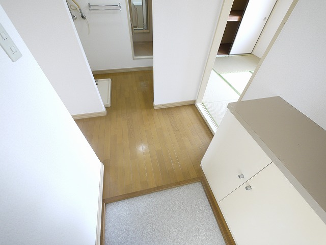 ヴィラージュ堀川Aの玄関