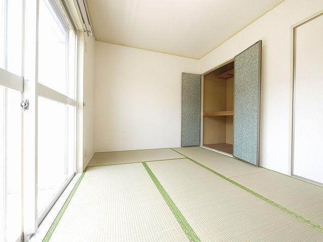 ヴィラージュ堀川Aの和室