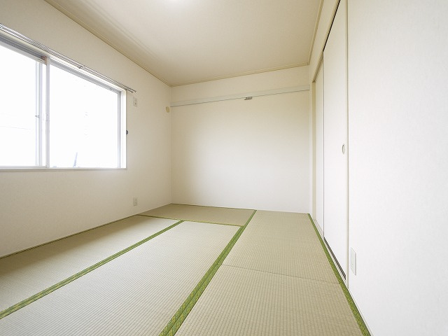 ヴィラージュ堀川Aの和室