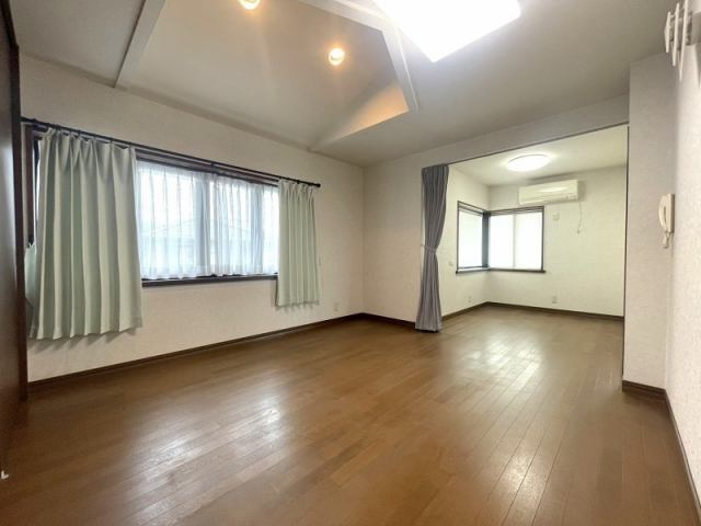 南国市緑ケ丘２丁目　中古一戸建ての洋室|広々とした洋室です