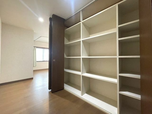 南国市緑ケ丘２丁目　中古一戸建ての収納|本・書類・日用品までまとめて収納OK。家族みんなが使いやすく、忙しい毎日も空間スッキリ整います