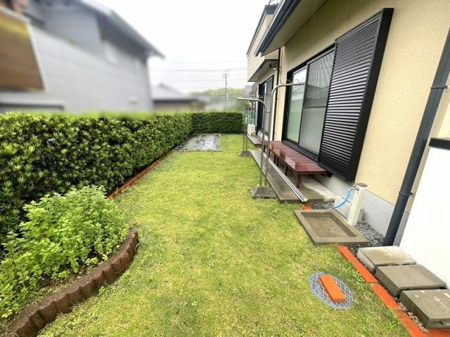 南国市緑ケ丘２丁目　中古一戸建ての庭|お庭の付いた物件です