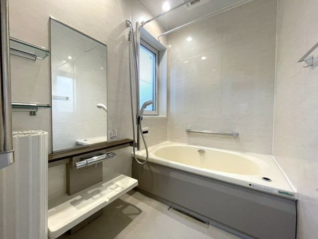 南国市緑ケ丘２丁目　中古一戸建ての浴室|きれいなお風呂です