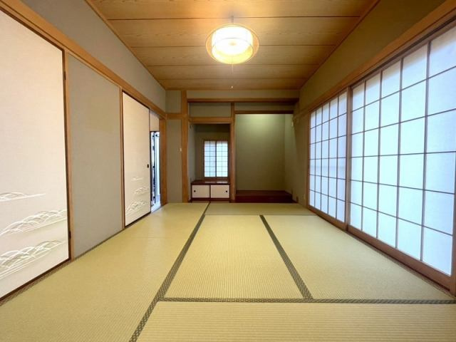 南国市緑ケ丘２丁目　中古一戸建ての和室|和室があれば、来客や子供用のスペースとして活躍します