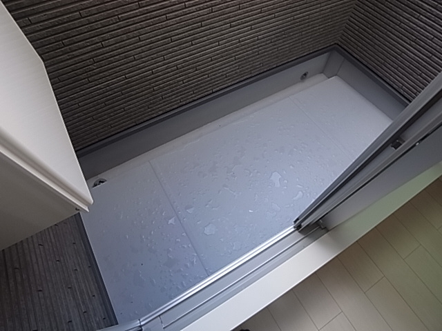 神戸市長田区野田町９丁目のアパートのバルコニー