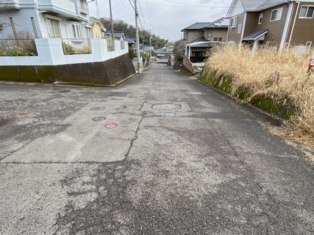 大生院（ファミリーハイツ）売土地の前面道路含む現地写真