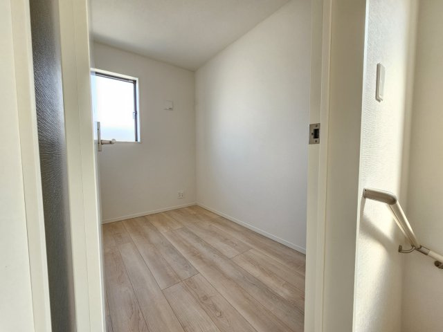 瑞浪市学園台第２の洋室