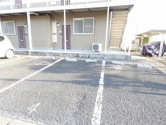 カンパーニュ弐番館の駐車場