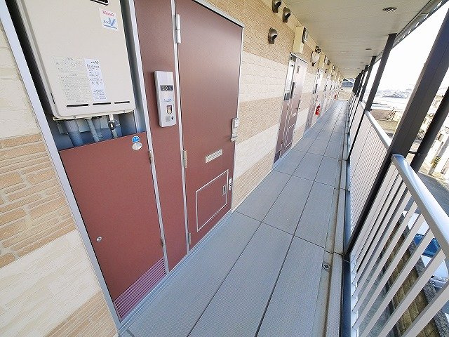 レオパレスゆとり　天理のエントランス|玄関前