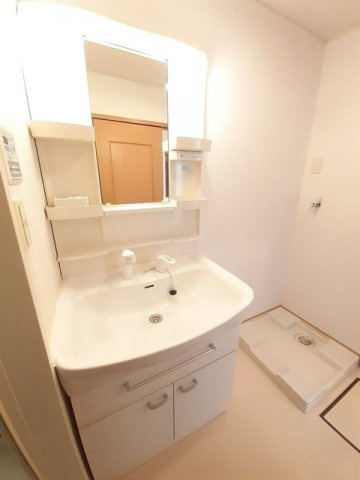 カーサ・エレガンテＢの洗面所