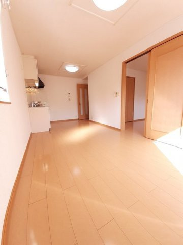 カーサ・エレガンテＢの居間・リビング