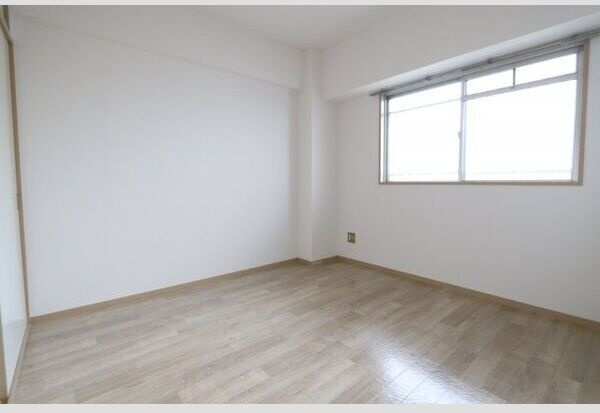 明正雅ハイツの内装|個人の部屋や寝室として使える洋室です