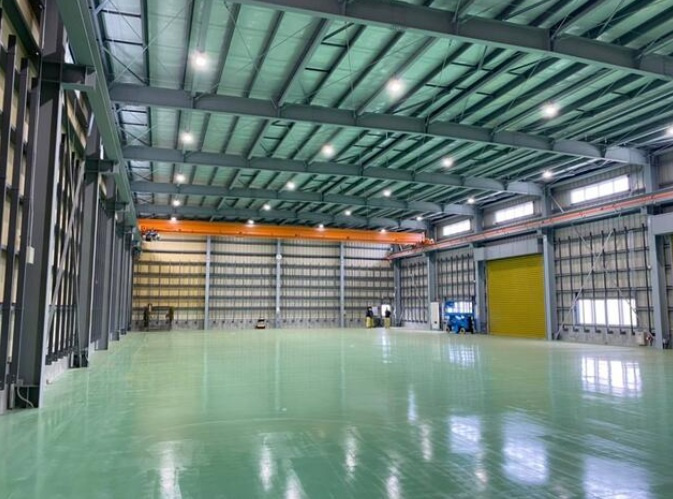 八街市沖の倉庫の内装