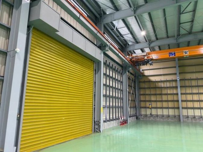 八街市沖の倉庫の内装