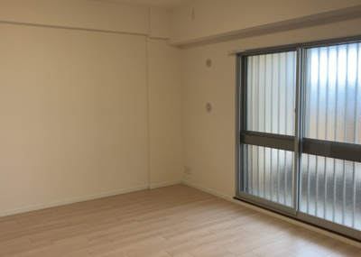 【洋室】 | グランシティレイディアントアクアヴィータ | 洋室のメリットは重い家具が置きやすく、身の回りが整理しやすいことです。 床がフローリングのため畳とは異なり凹みにくいです。 クローゼットなど収納が豊富で、普段使わない旅行カバンや服の整頓も簡単にです。