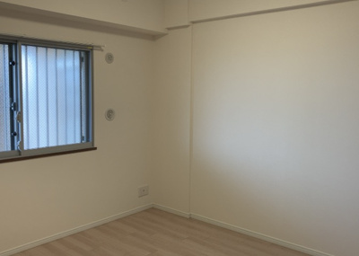 【寝室】 | グランシティレイディアントアクアヴィータ | 寝室でゆっくりと過ごすためにはベッド周りの適度な空間を担保することや窓の位置、照明の明るさ、寝室の広さなどを考える必要があります。自身や家族の構成とライフスタイルに併せて寝室にする部屋を選びましょう！