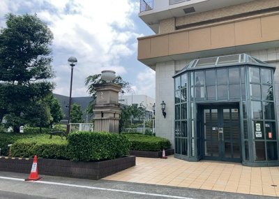 【庭】 | グランシティレイディアントアクアヴィータ | 物件によっては、入居者が個人的に使用できる専用庭がついているものもあります。また、住宅の中にある土間の部分を庭と呼ぶこともあります。庭の用途は住む人によって変わり、それによってデザインもさまざまです。