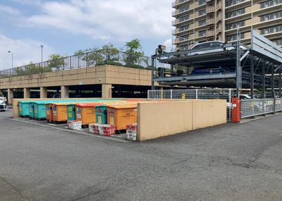 【設備】 | グランシティレイディアントアクアヴィータ | 共有部分は、住民なら誰もが使える設備のこと。例えば駐車場やエレベーター、インターネット設備、セキュリティ設備などがあります。他にも、マンションの廊下・外部階段やエントランス・ゴミ置き場などがあります。