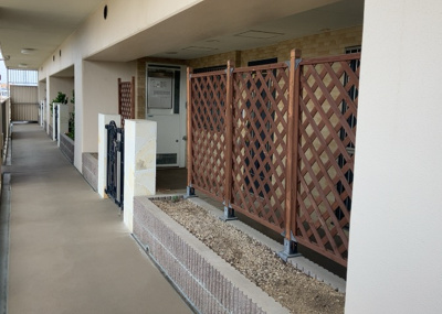 【その他共用部分】 | グランシティレイディアントアクアヴィータ | 共有部分は、住民なら誰もが使える設備のこと。例えば駐車場やエレベーター、インターネット設備、セキュリティ設備などがあります。他にも、マンションの廊下・外部階段やエントランス・ゴミ置き場などがあります。