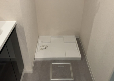 【ランドリースペース】 | グランシティレイディアントアクアヴィータ | ランドリースペースも気になります。洗濯機置場があり「洗う、干す、取り込む、アイロンがけ、たたむ」など、洗濯に関する家事をするための空間です。広さや収納など付帯設備も含めて、詳細は現地でご確認ください。