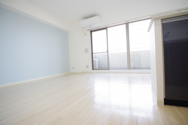 ラドーニ清水の居間・リビング