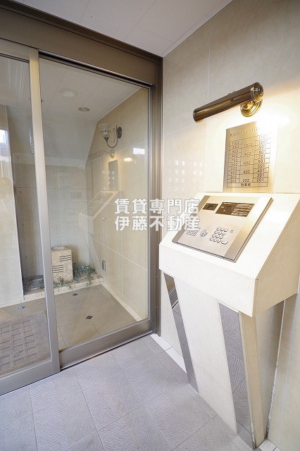 ラドーニ清水のエントランス