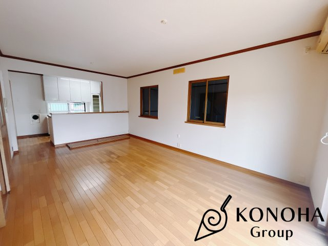 【中古戸建】前橋市下大屋町の居間・リビング|■リビング｜広々としたリビングはご家族が同じ空間にいながら自分の趣味などをゆったり楽しみながら過ごすことができます。